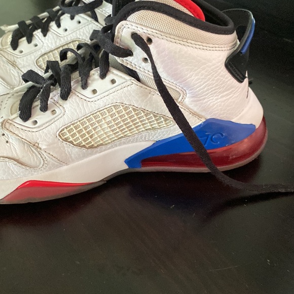 Air Jordan mars 270 university red size six youth used - Picture 5 of 5